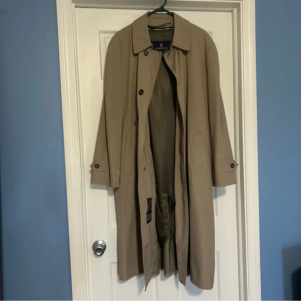 London Fog men’s 42 Regular Classic tan trench coat fall layer classic preppy